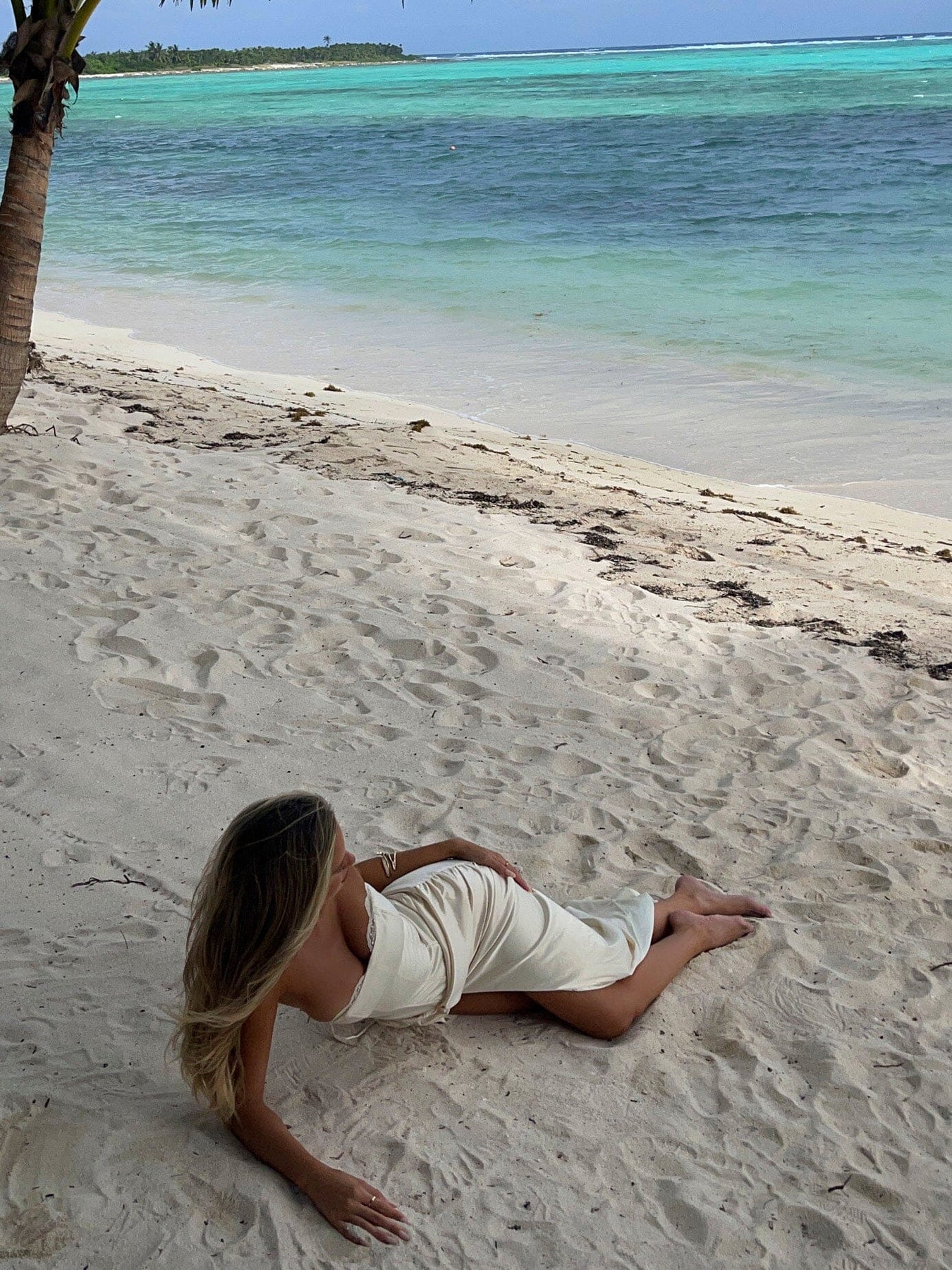 CARMENNE-MAXI-DRESS-IVORY5_5f2f3afb-fbc1-44a5-82e2-c6cda978dbdf_1350x1800-5