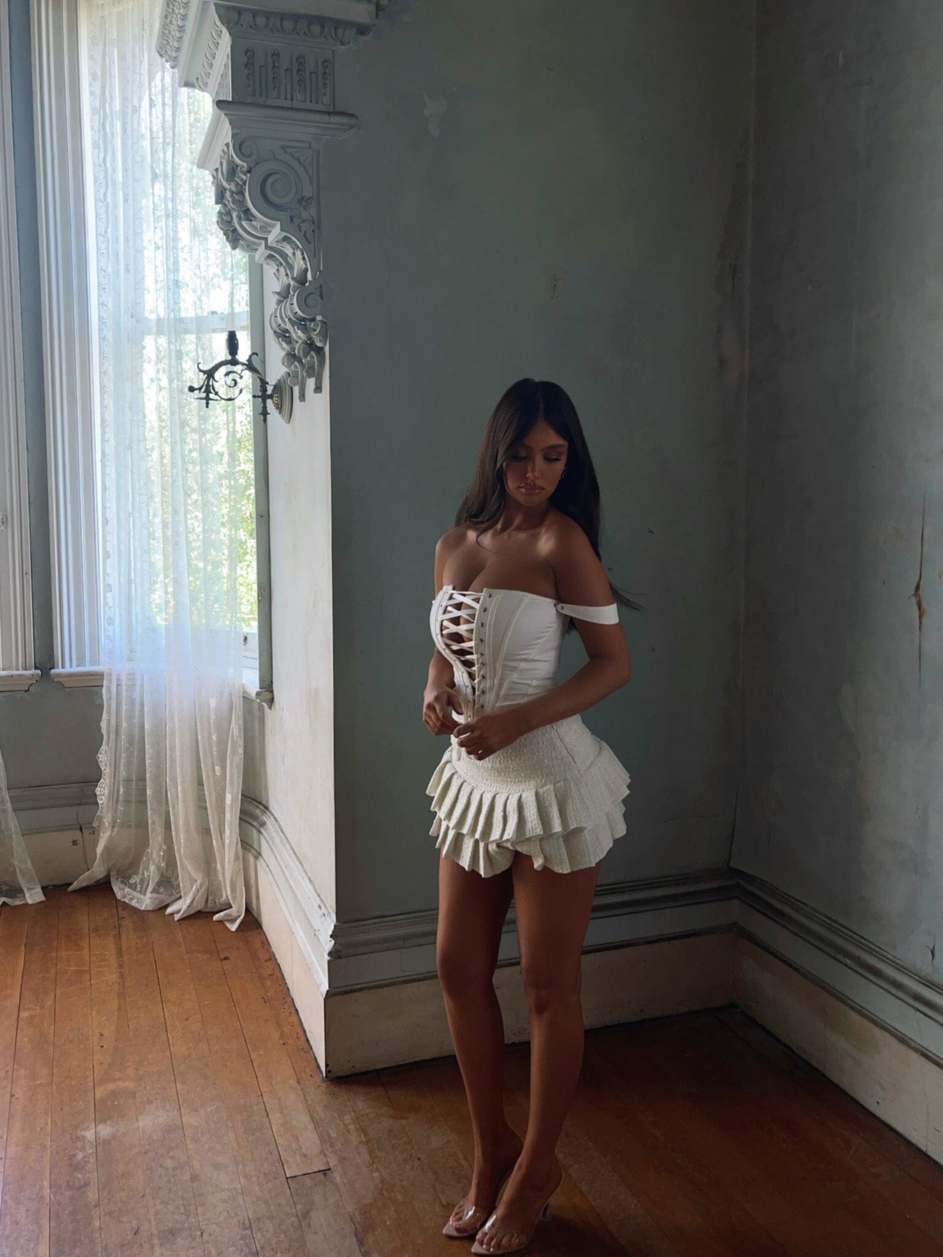 MIRELLECORSETTOPWHITE_QUINTANAMINISKIRTWHITE3_1be3380d-b0af-4a7d-84e8-e77bbb0042ab_1350x1800-6