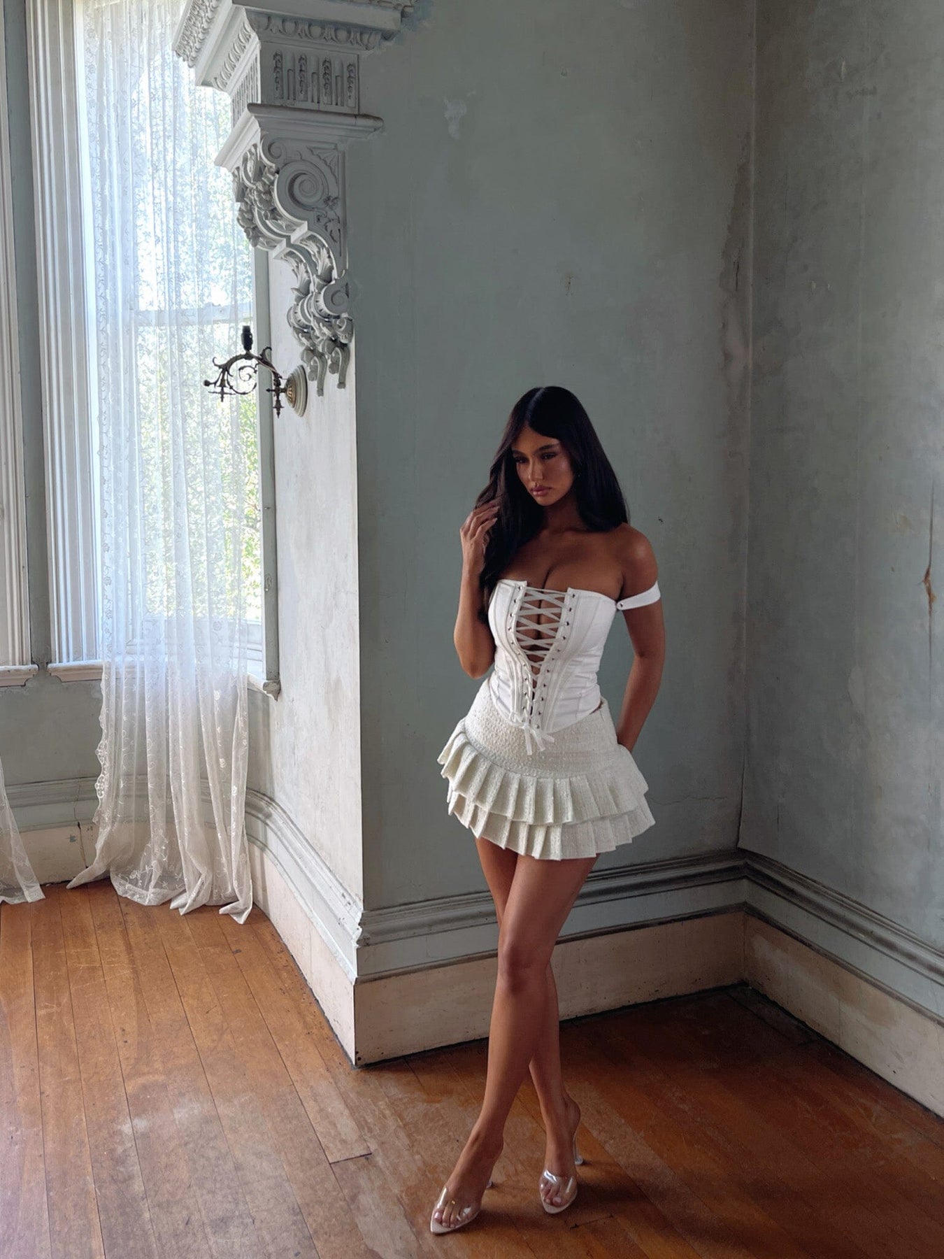 MIRELLECORSETTOPWHITE_QUINTANAMINISKIRTWHITE5_a38246be-31e6-48fe-84e6-9d80727c416e_1350x1800-4