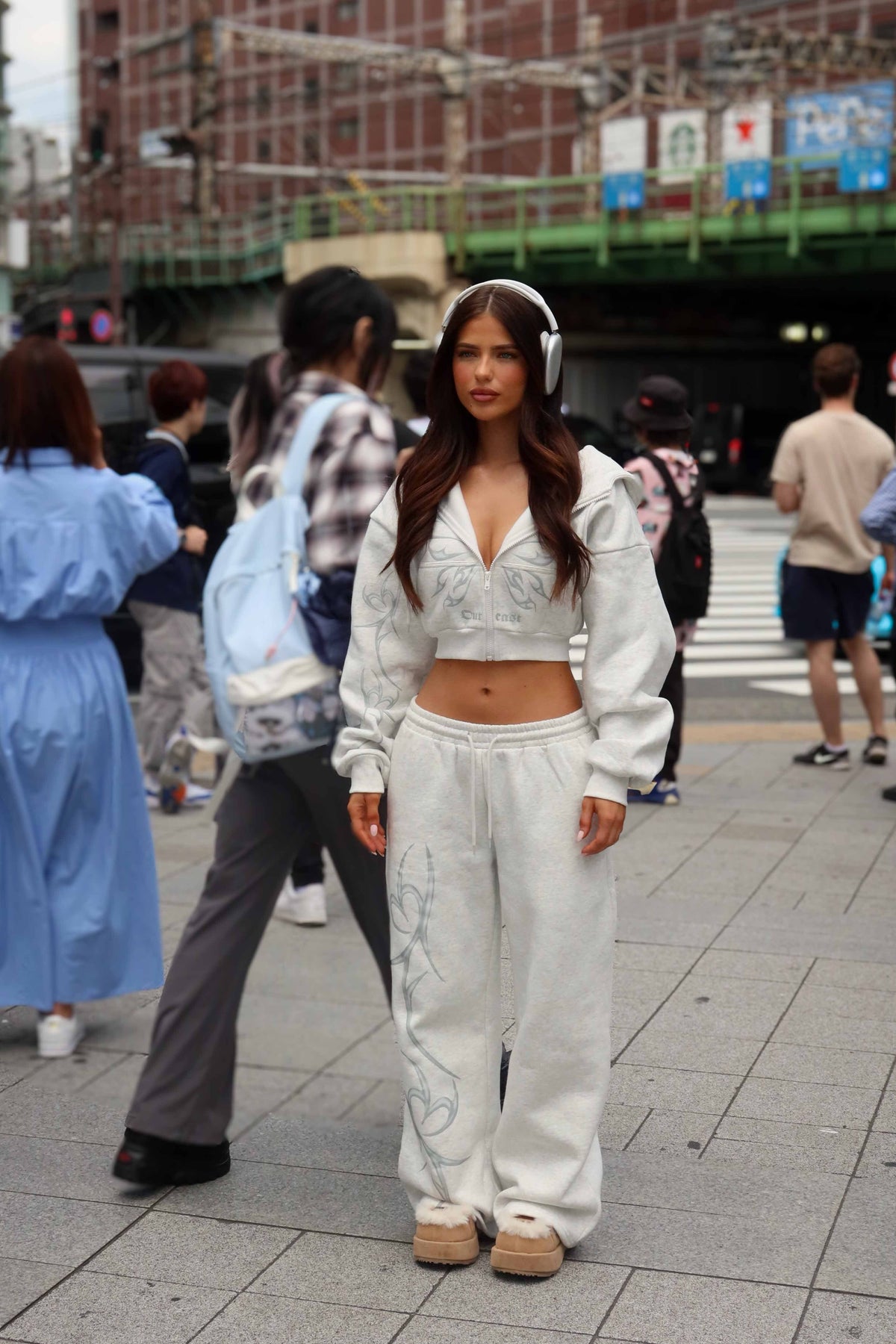 NYACROPPEDHOODIEGREY_NYASWEATPANTGREY1_93b0d38d-8a41-4474-90fd-5dce35855fdf_1350x1800-7