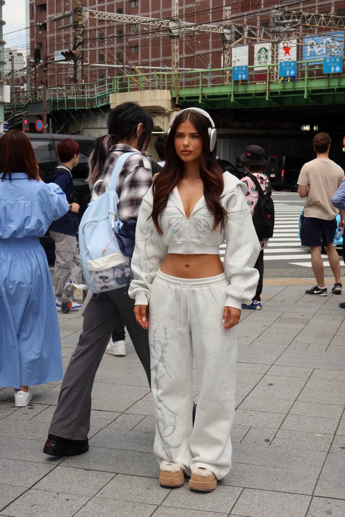 NYACROPPEDHOODIEGREY_NYASWEATPANTGREY7_9e1a72d3-8cdb-406e-a297-4bad4e4c4cee_1350x1800-3