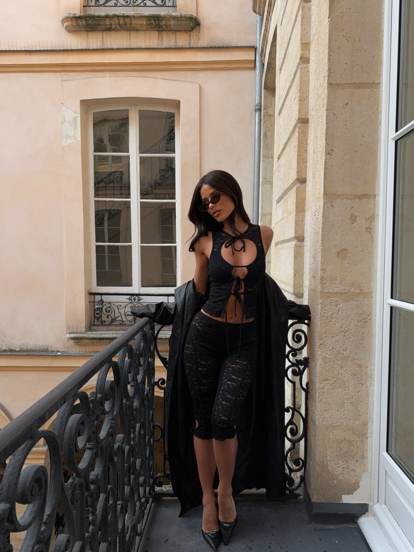 TAYLAHTOP_CAPRIPANTBLACK5_f0230bff-3681-4e19-8c61-03c0d14cb474_1350x1800-4